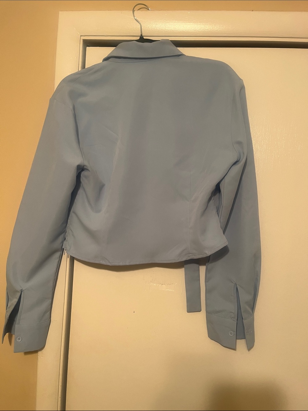 PrettyLittleThing Light Blue Ruched Wrap Crop Shirt - Picture 3 of 3